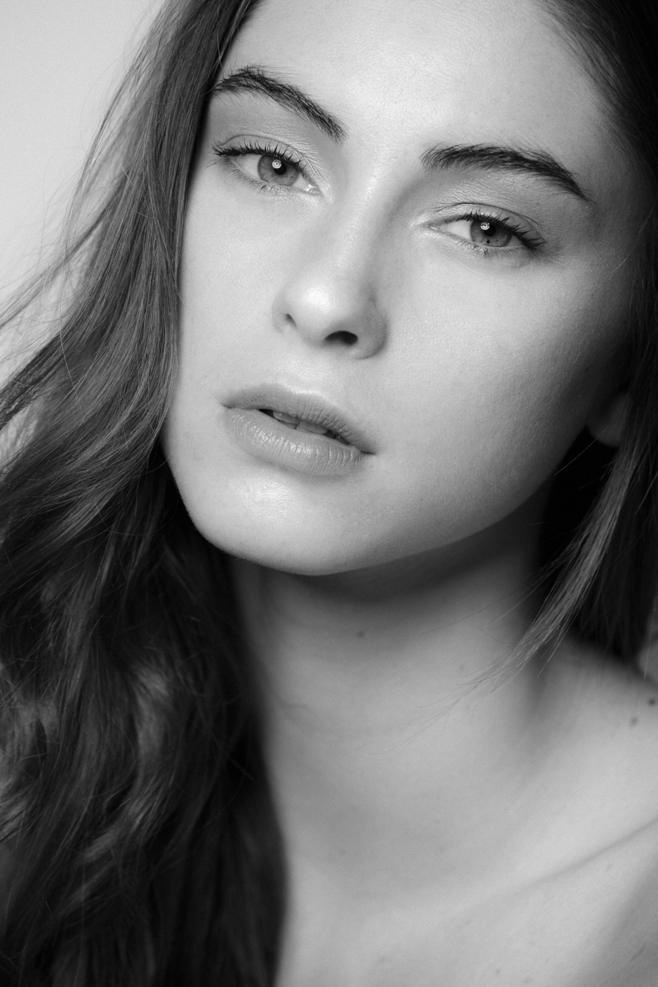 Claire T Thomas Claire T | LES FILLES